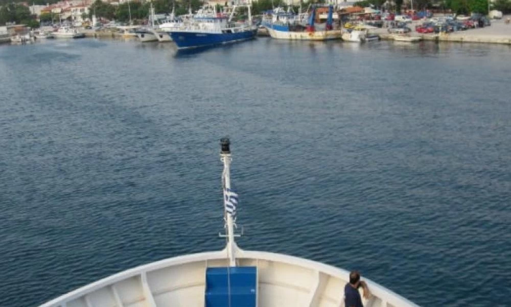 Κορονοϊός: Ο ιός "χτύπά" τα ελληνικά νησιά - Ποια έχουν μείνει "καθαρά"